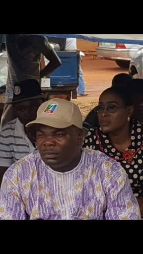 OSAYANDE DISTRIBUTES 200 DOUBLE-SEATER CHAIRS TO OGBENI PRIMARY SCHOOL